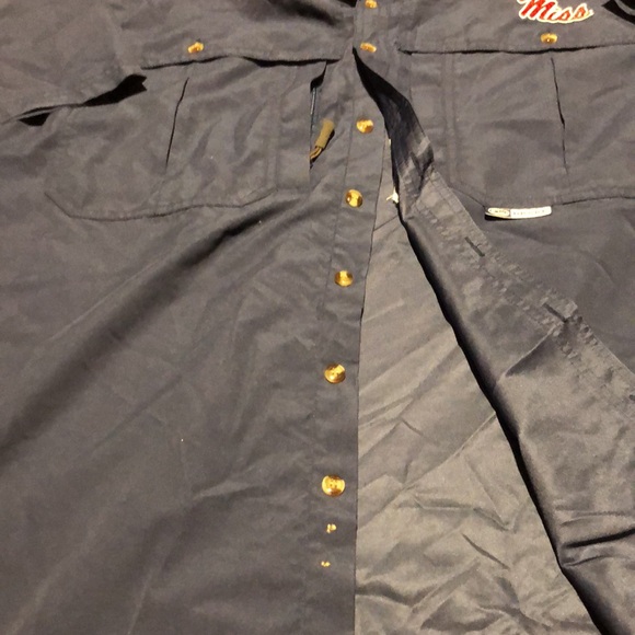 ⬇️⭐️ Drake Ole Miss Collegiate Men’s Button Down Lightweight Collar Shirt - Picture 6 of 10